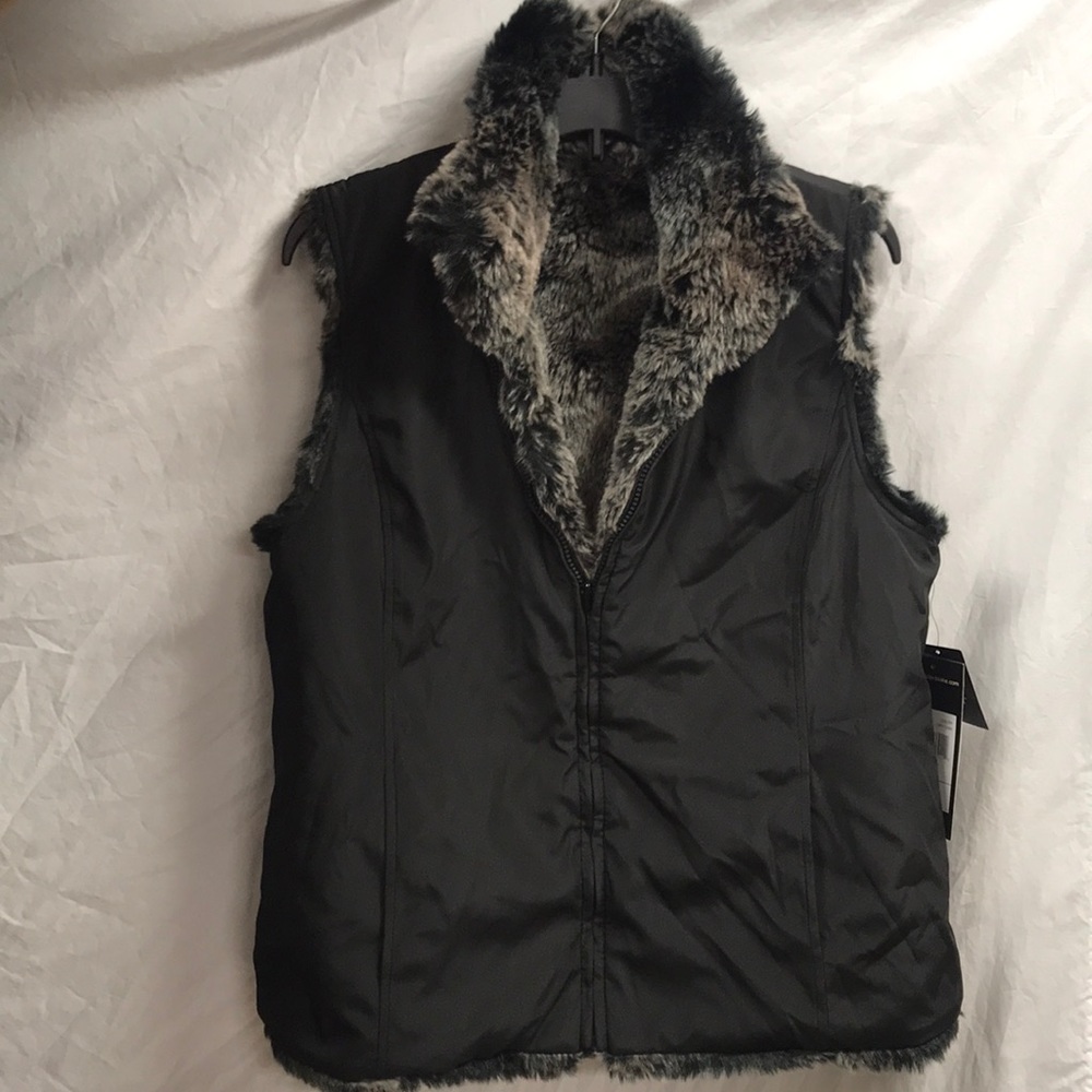 Faux Fur Reversible Vest - Picture 8 of 9